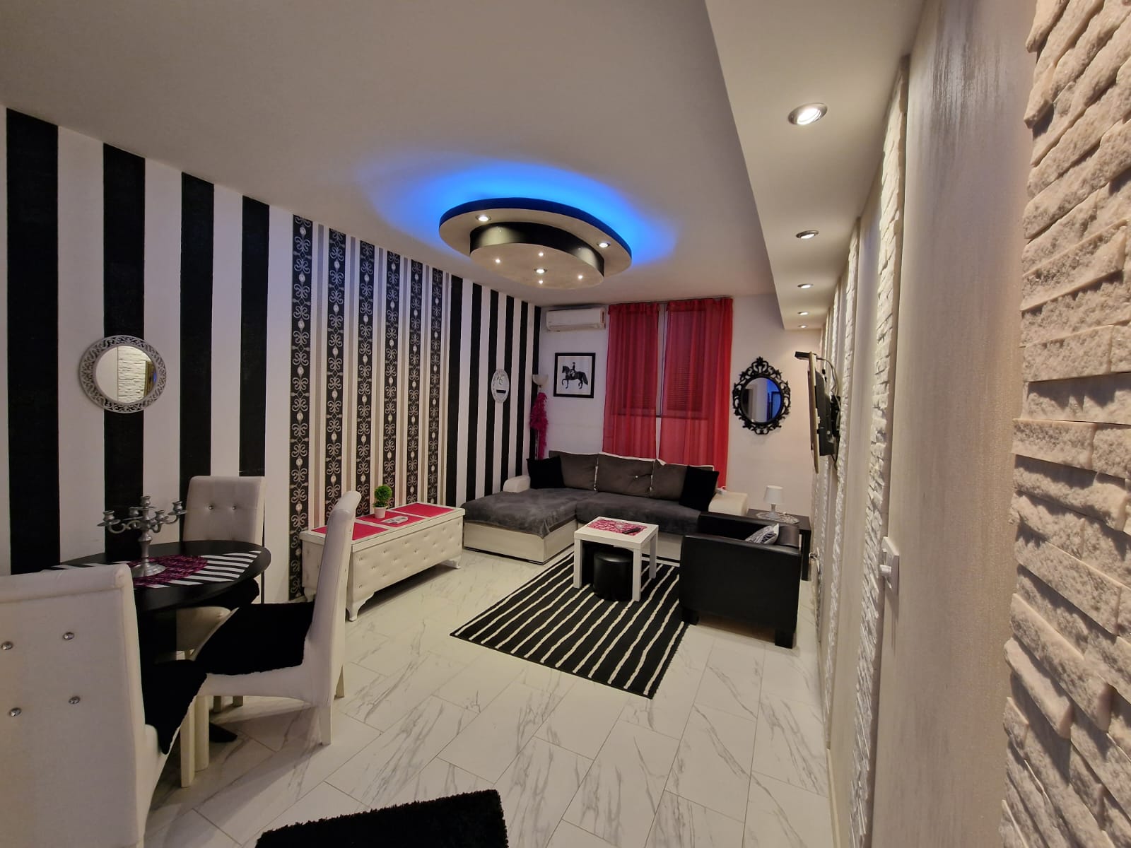 Black & White apartman thumbnail 01